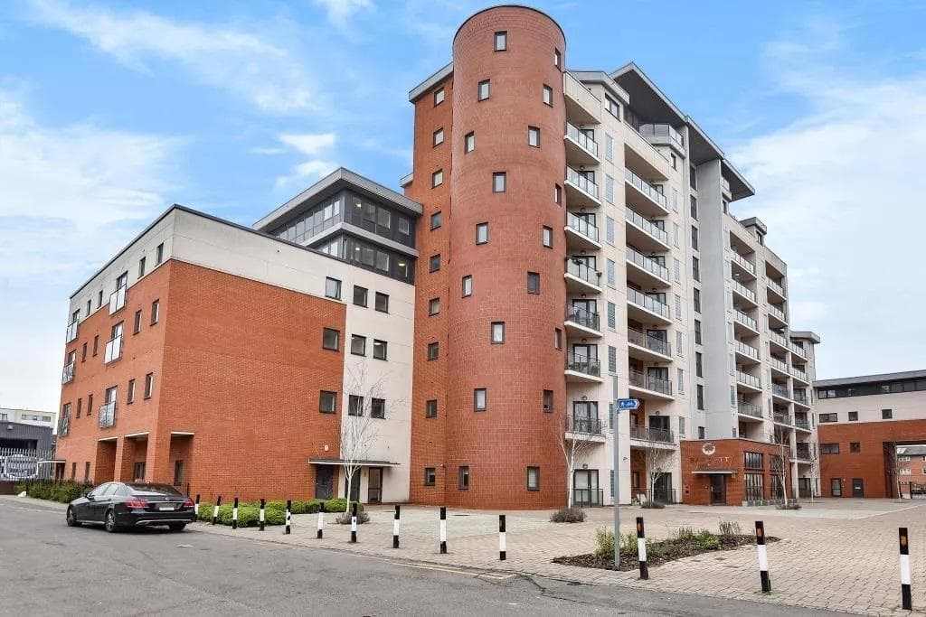Grays Place, Slough, SL2 5GE