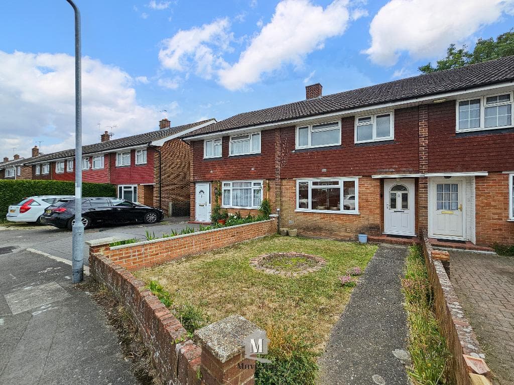 Laburnham Grove, Colnbrook, Slough, SL3 8QU