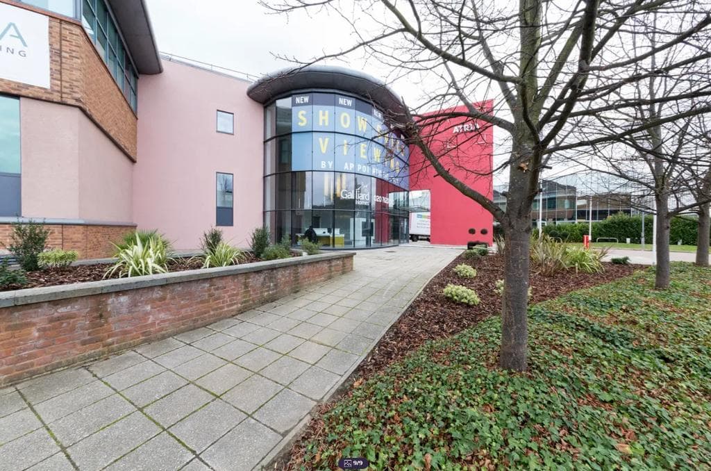 219 BATH ROAD, SLOUGH, Berkshire, SL1 4BF