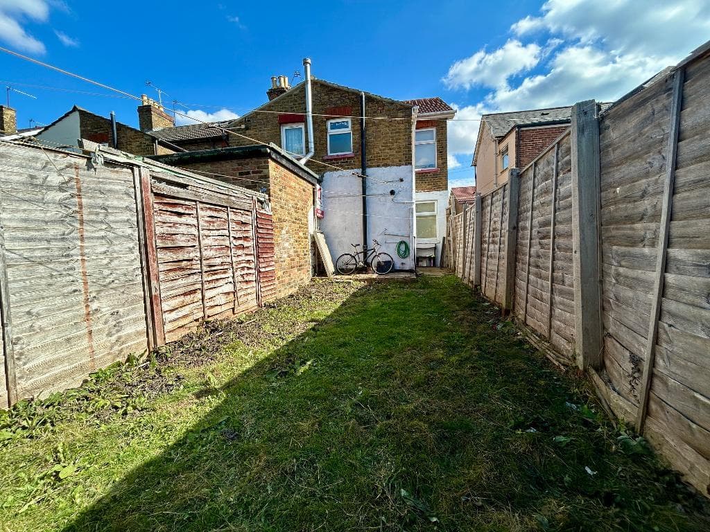 The Crescent, Slough, SL1 2LG