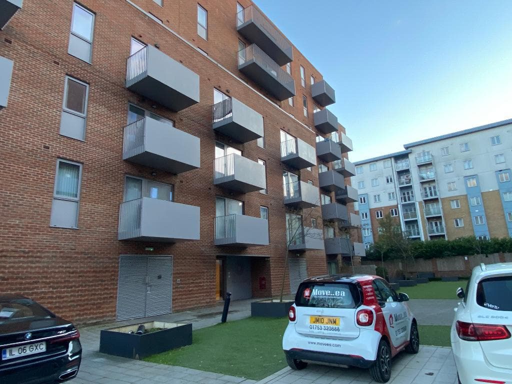 Petersfield Avenue, Slough, Slough, SL2 5BN