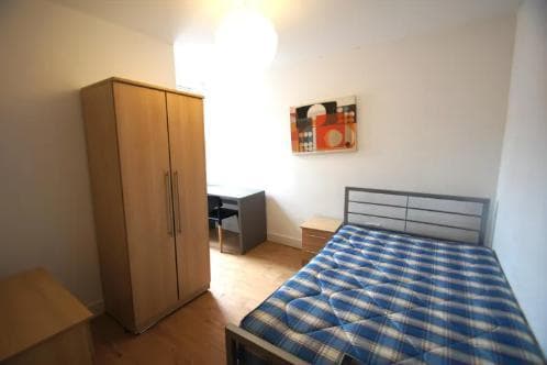 Greenside, Slough, Slough, SL2 1ST