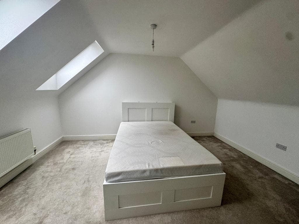 Severn Crescent, Slough, Slough, SL3 8AT