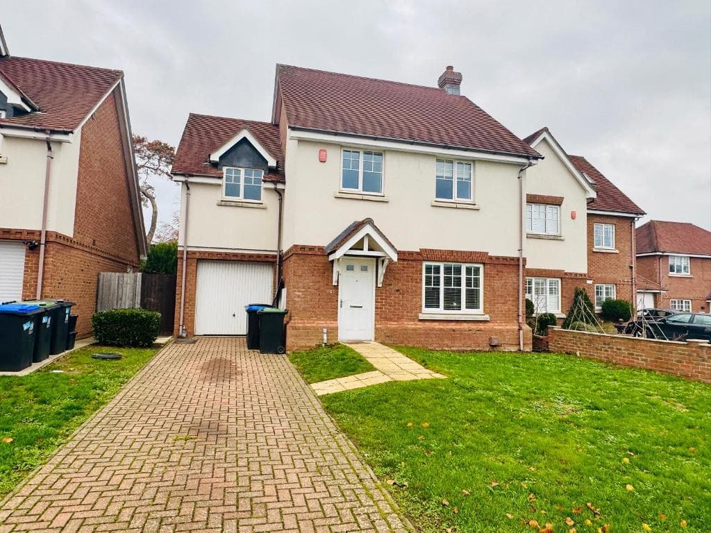 Pennylets Green, Stoke Poges, Slough, Sl1 9at