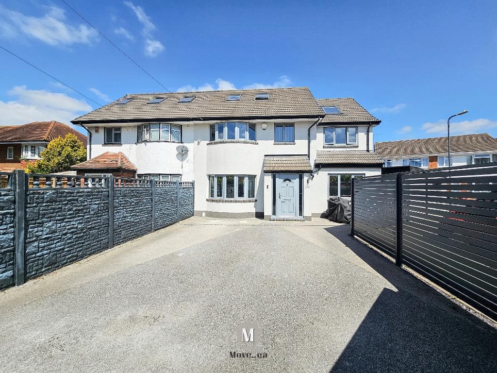 Lower Cippenham Lane, Slough, Buckinghamshire, SL1 5EA