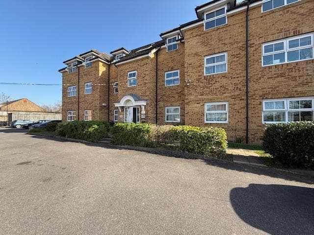 Rutland Avenue, Slough, SL1 3AL