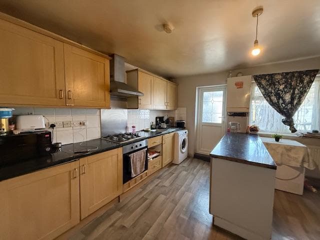 Warrington Avenue, Slough, SL1 3BE