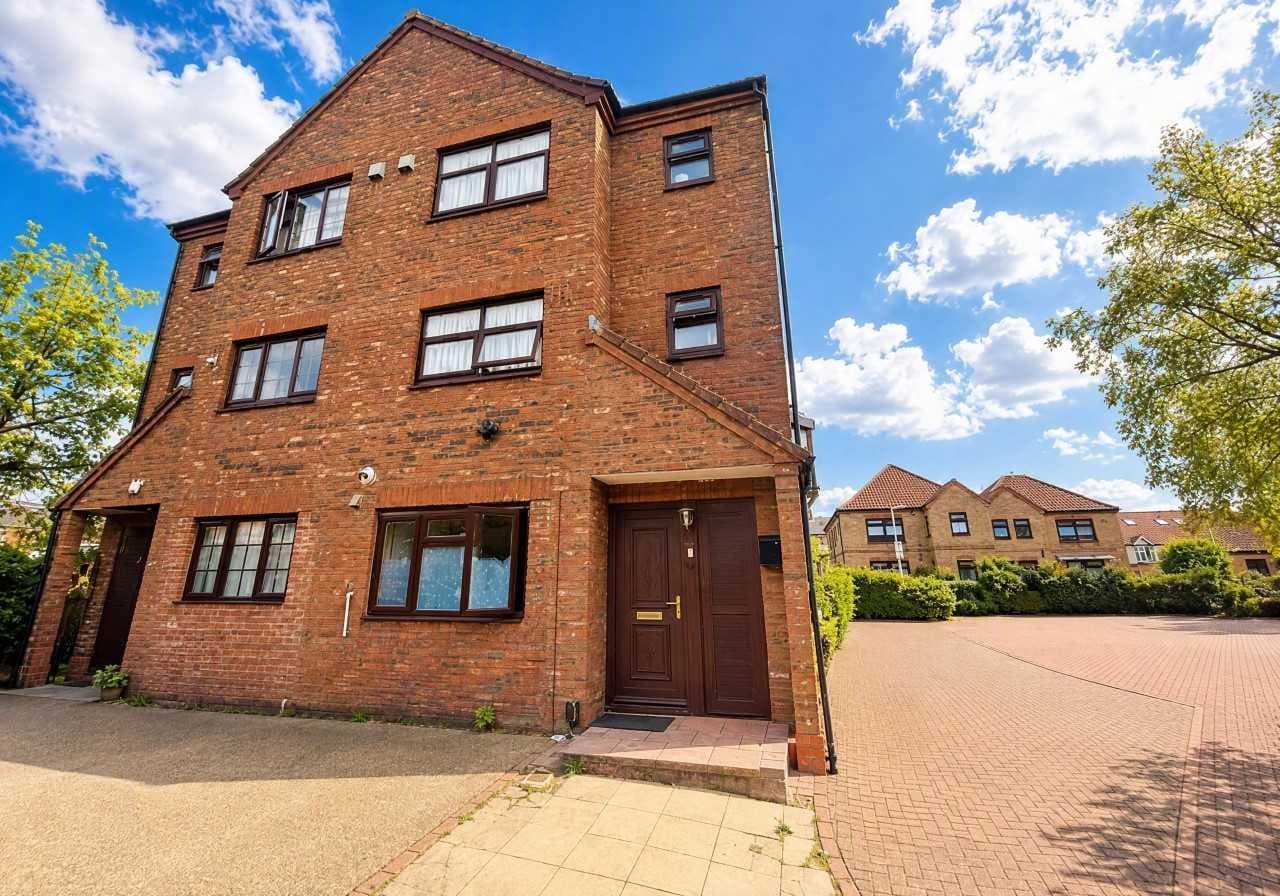 oban court, slough, berkshire, sl1 2qh