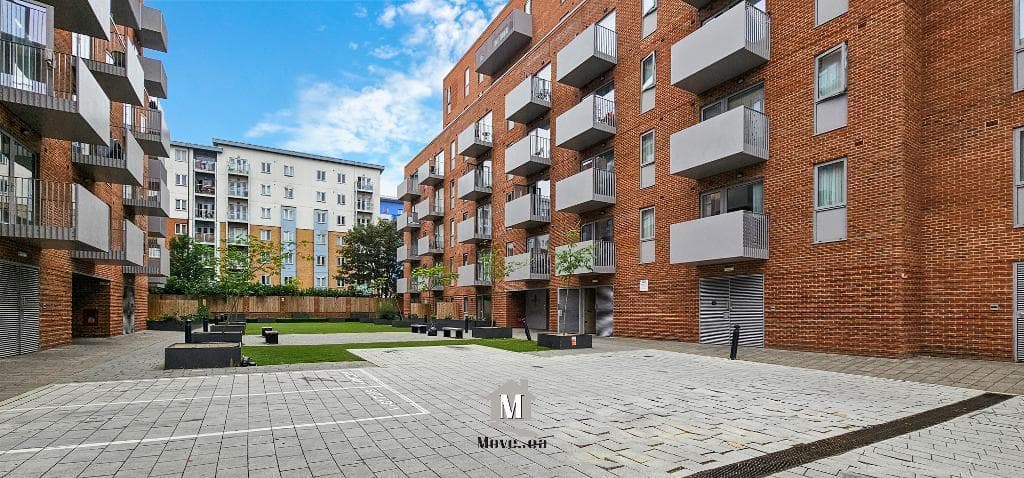 Petersfield Avenue, Slough, Berkshire, SL2 5AE