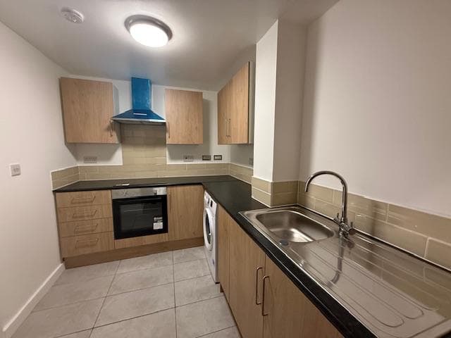 lansdowne avenue, slough, sl1 3sl